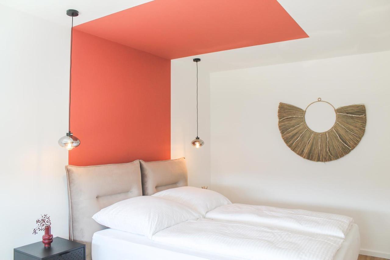 African-Style Apartment - Stadtnah, Parkplatz, E-Ladestation Fuer Auto & Fahrraeder, Gitterbox Fuer Fahrraeder, Fitnessstudio كوبلنس المظهر الخارجي الصورة
