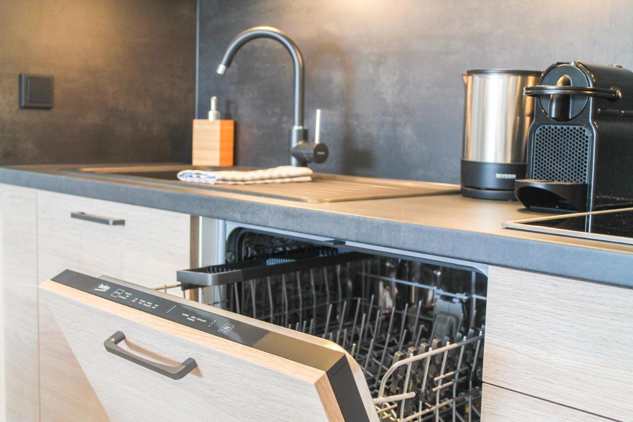 African-Style Apartment - Stadtnah, Parkplatz, E-Ladestation Fuer Auto & Fahrraeder, Gitterbox Fuer Fahrraeder, Fitnessstudio كوبلنس المظهر الخارجي الصورة
