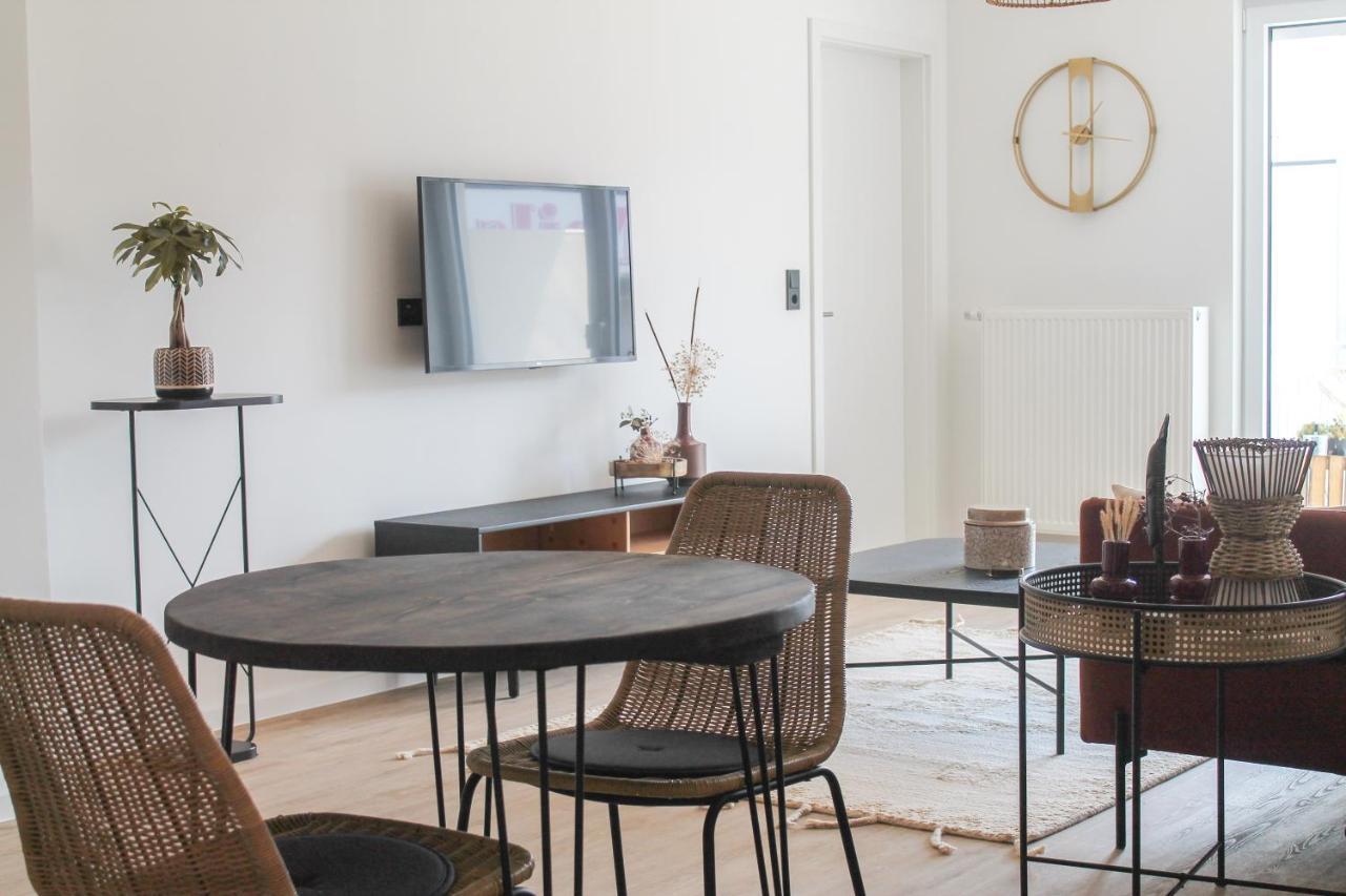 African-Style Apartment - Stadtnah, Parkplatz, E-Ladestation Fuer Auto & Fahrraeder, Gitterbox Fuer Fahrraeder, Fitnessstudio كوبلنس المظهر الخارجي الصورة