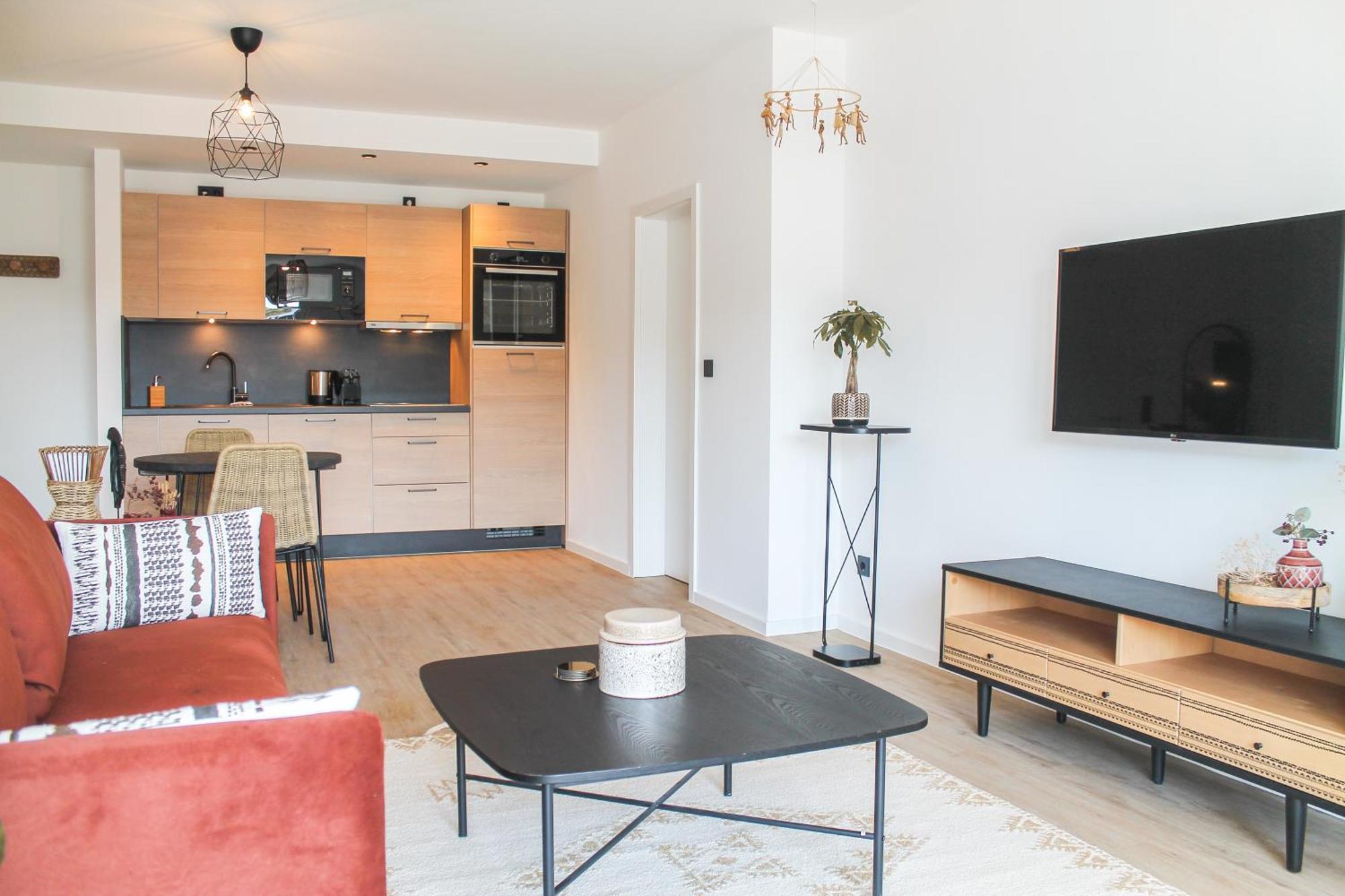 African-Style Apartment - Stadtnah, Parkplatz, E-Ladestation Fuer Auto & Fahrraeder, Gitterbox Fuer Fahrraeder, Fitnessstudio كوبلنس المظهر الخارجي الصورة